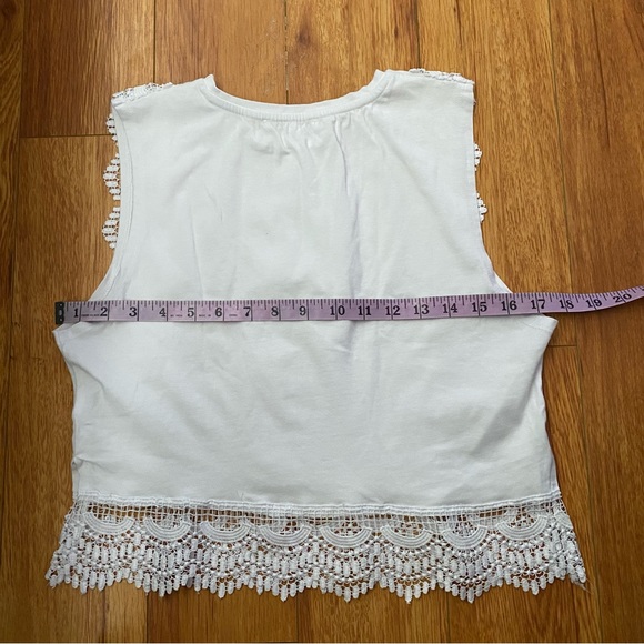 White Embroidered top - Picture 3 of 7